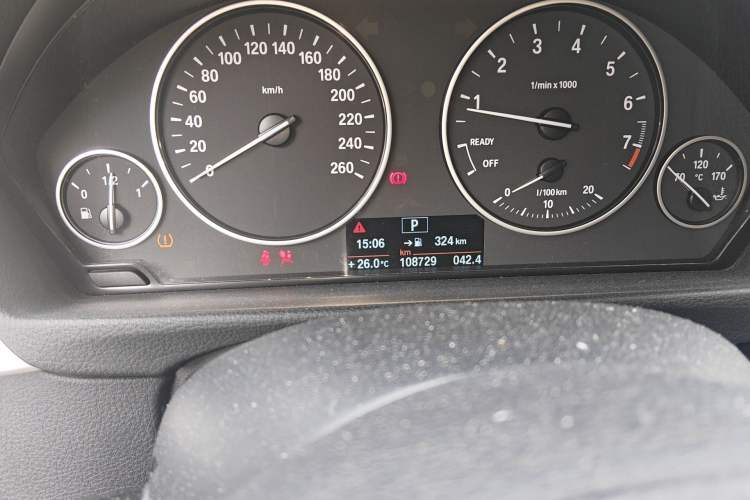 Used BMW 3 Series 2013 320i Active Edition Odometer Close Up