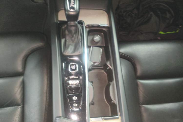 Used Volvo XC60 2019 T5 4x4 Zhiya Luxury Edition China V Standard
