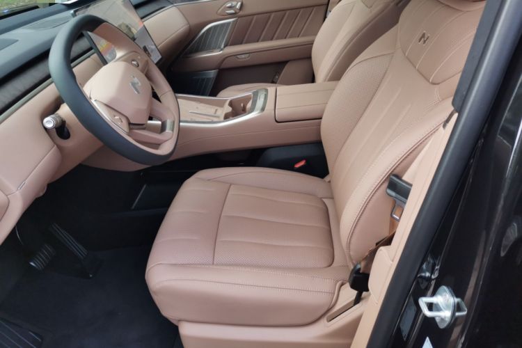 Used ONVO Luxeed L90 2025 Model—Max Six-Seater Version

