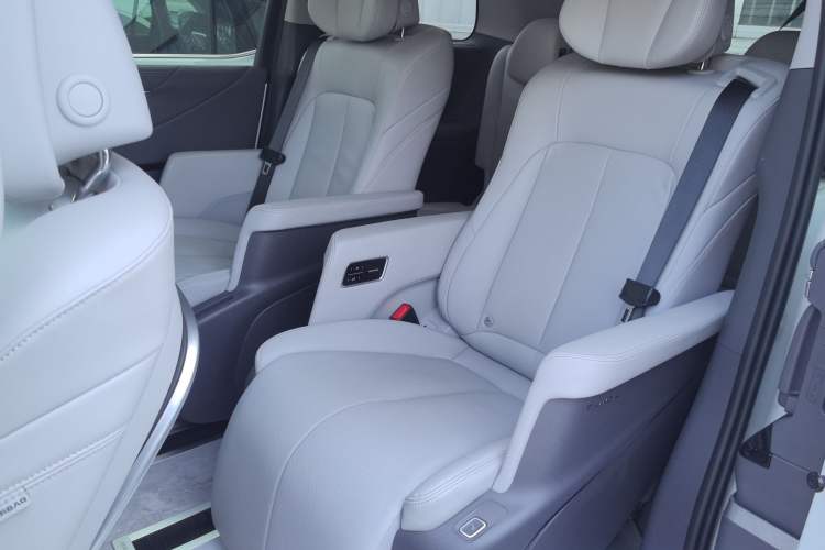 Used Buick GL8 2025 Lu Zun Deluxe Edition
