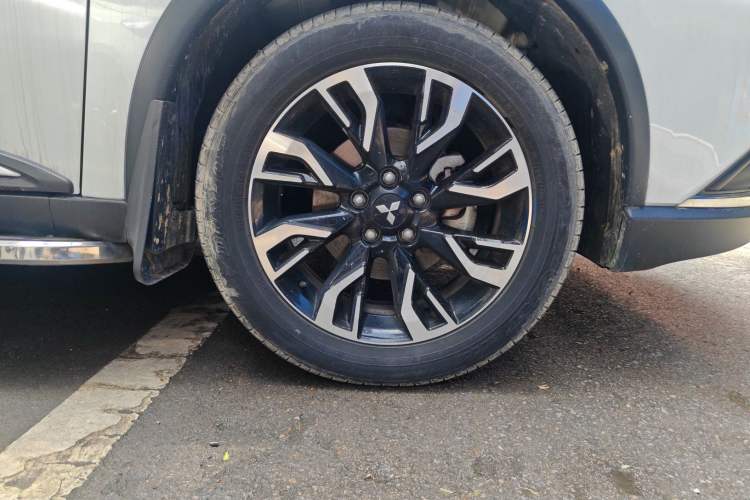 Used Mitsubishi Outlander 2019 2.0L Two-Wheel Drive Comfort Edition 5 Seats China VI Standard
