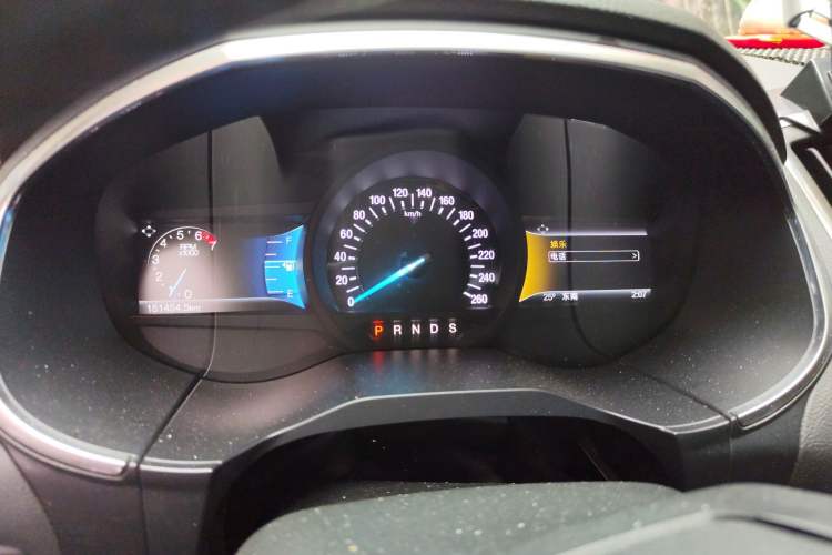 Used Ford Edge 2015 2.0T GTDi Two-Wheel-Drive High-Line Version
