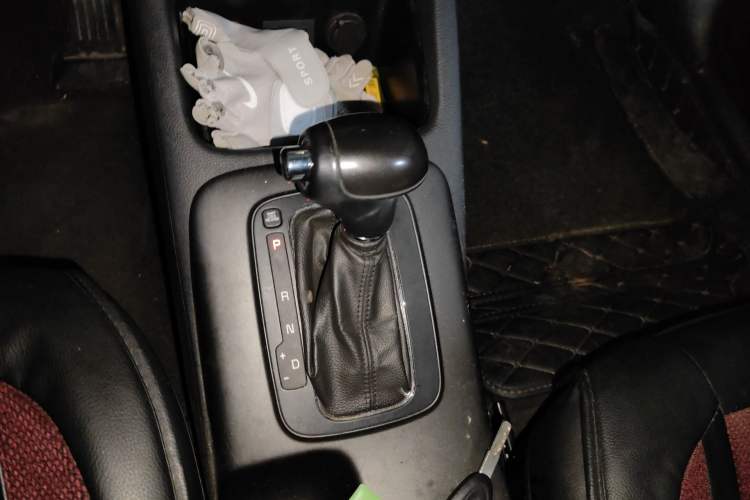 Used Kia K3 2013 1.6L Automatic GLS Gear Lever
