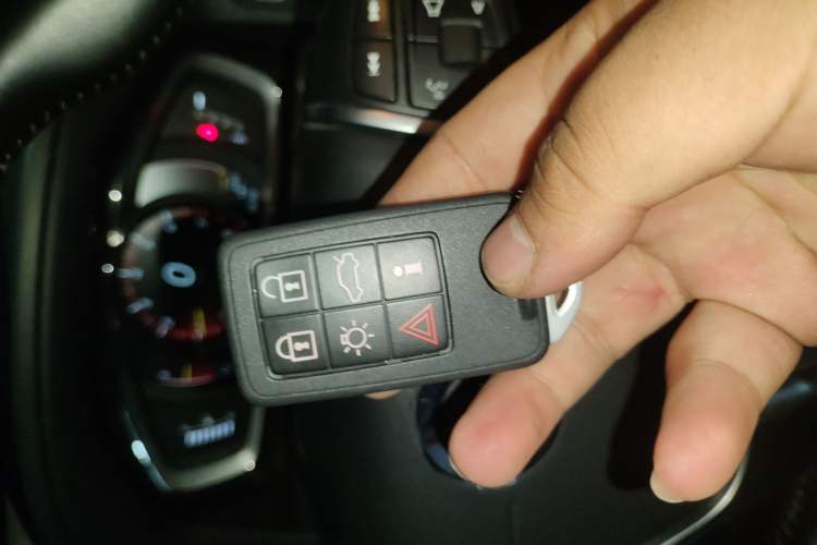 Used Volvo XC60 2017 T5 AWD Smart Upgrade Edition Vehicle Key