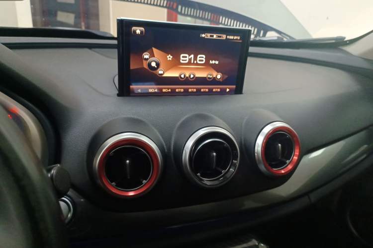 Used Wey VV7 2017 2.0T Ultra-Luxury Version Audio And AC Panel