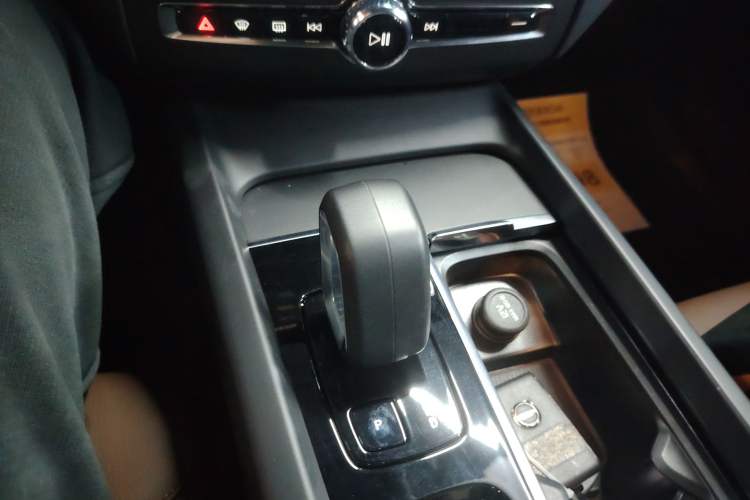 Used Volvo XC60 2025 B5 4x4 Smart Luxury Edition
