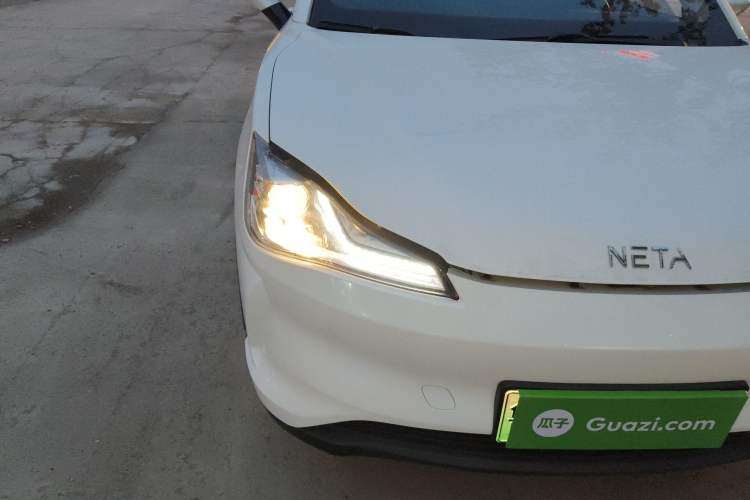 Used NETA V 2021 Long-Range Entertainment Edition Upgrade Model Right Front Headlight