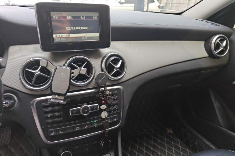 Used Mercedes-Benz GLA 2015 GLA 220 4MATIC Fashion Model Audio And AC Panel