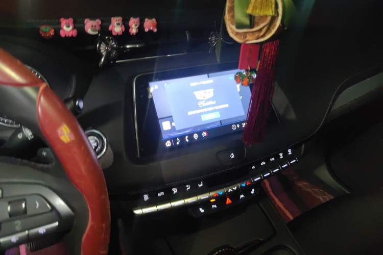 Used Cadillac XT4 2022 28T Two-Wheel-Drive Luxury Version Audio And AC Panel