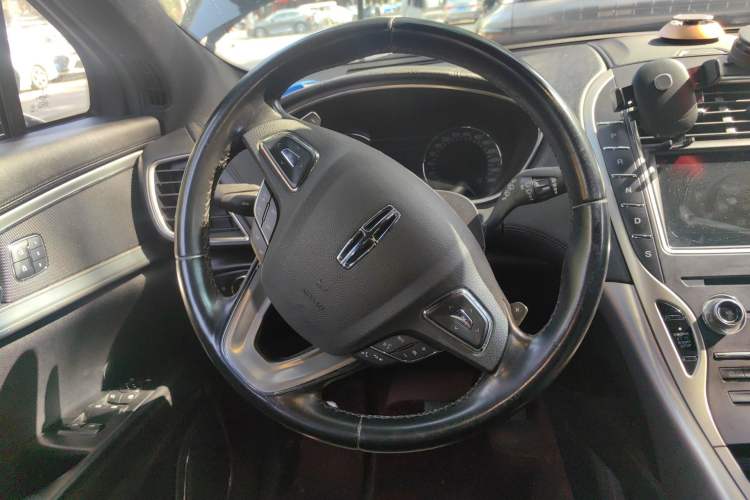 Used Lincoln MKX 2015 2.0T Two-Wheel Drive Deluxe Edition Steering Wheel