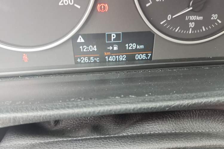 Used BMW 3 Series 2017 320Li Fashion Model Odometer Close Up