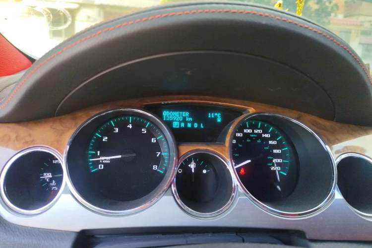 Used Buick Enclave 2010 3.6L Elite Edition Odometer Close Up
