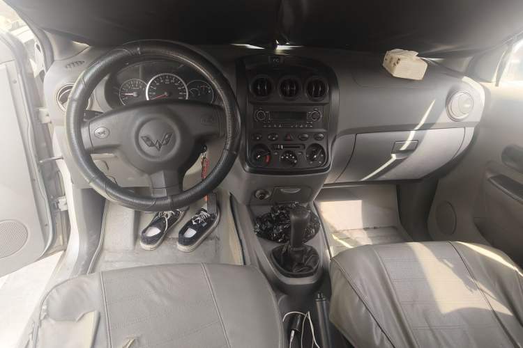 Used Wuling Hongguang 2013 1.5L Base Version
