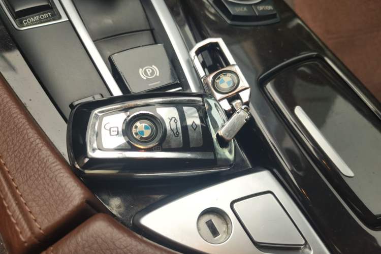 Used BMW 5 Series 2014 525Li Leading Model
