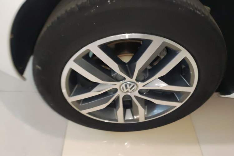 Used Volkswagen Golf 2016 230TSI Automatic Luxury Version Right Rear Wheel Hub