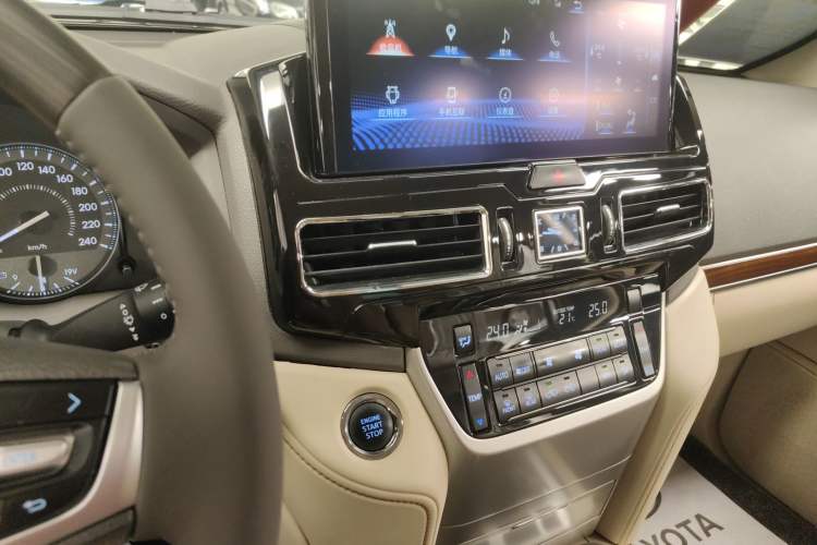 Used Toyota Land Cruiser 2015 4.0L V6 Middle East Limited Edition
