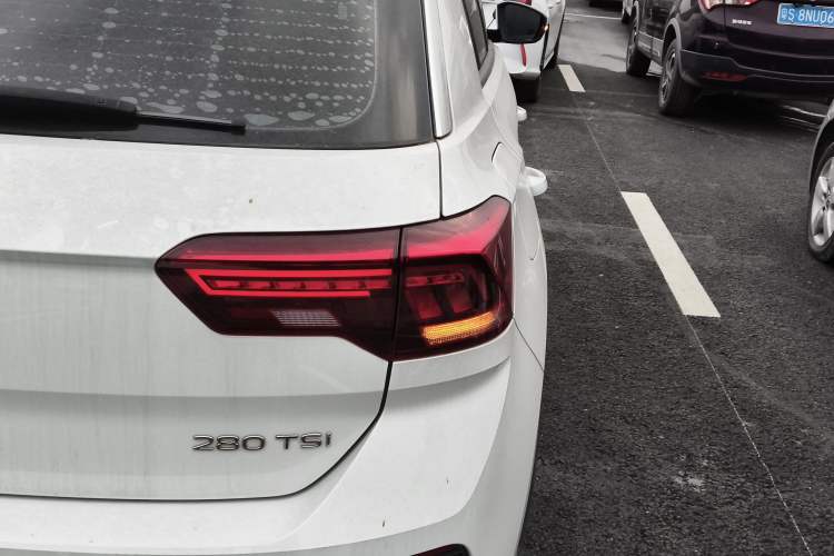 Used Volkswagen T-ROC 2021 280TSI DSG Two-Wheel Drive Comfort Connect Edition Right Rear Taillight