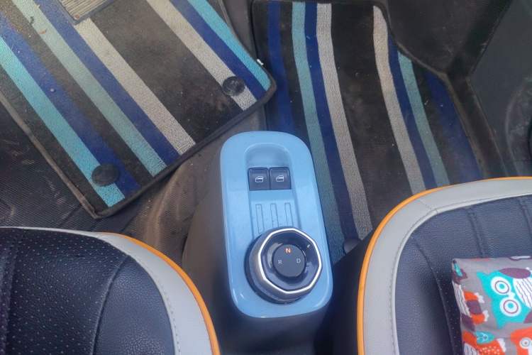 Used Geely Galaxy Panda 2023 Panda Mini 120km Super Cute Bear Gear Lever