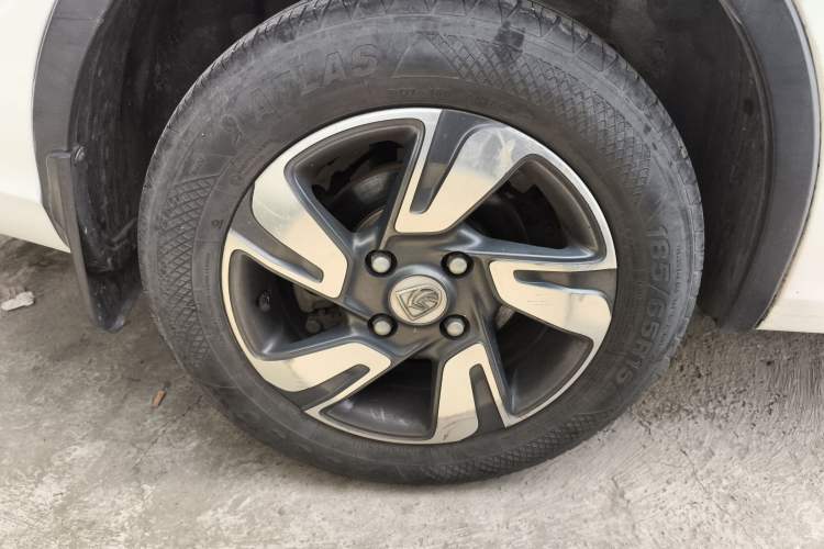 Used Baojun 310W 2017 1.5L Manual Fashion Edition China VI Right Rear Wheel Hub