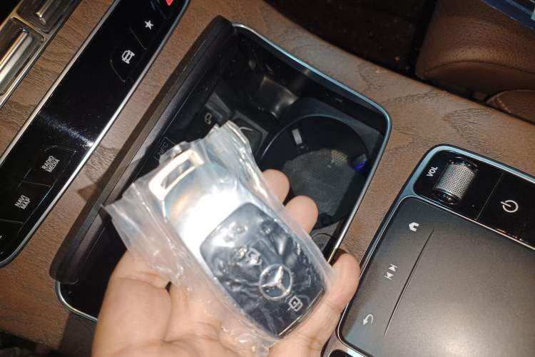 Used Mercedes-Benz E-Class New Energy 2022 Second Facelift E 350 e L Plug-in Hybrid Sports Sedan Interior 1