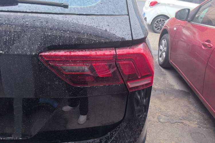 Used Volkswagen Tiguan L 2019 330TSI Automatic Two-Wheel Drive Panoramic Comfort Edition China VI Standard Right Rear Taillight