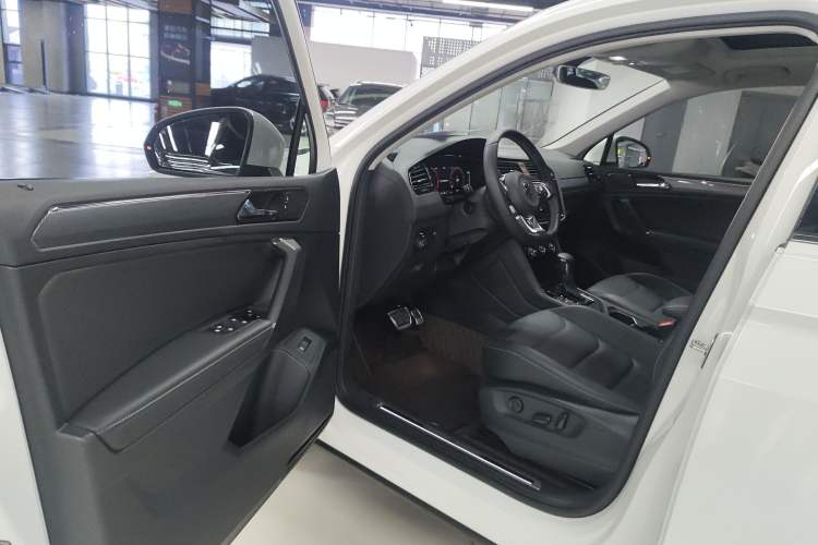 Used Volkswagen Tiguan L 2021 330TSI Automatic Two-Wheel Drive R-Line Enhanced Edition Driver Seat