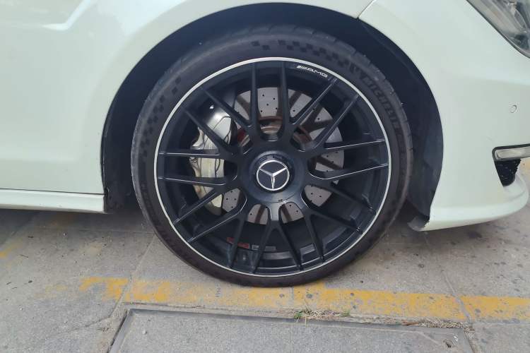 Used Mercedes-Benz CLS AMG 2012 AMG CLS 63 Right Front Wheel Hub