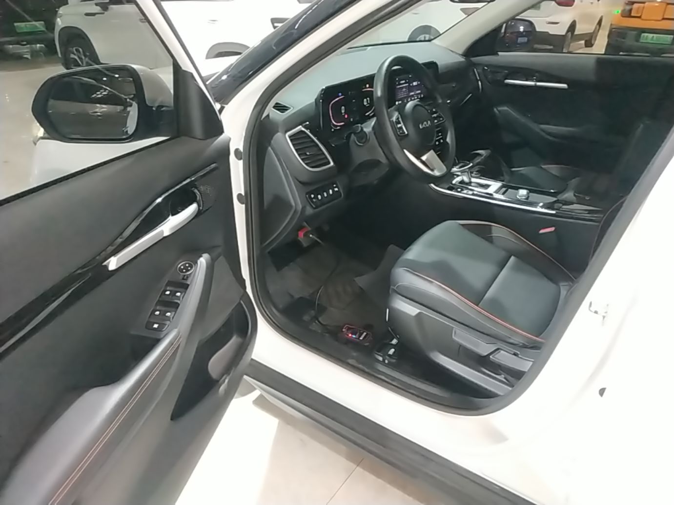 Kia Seltos 2023 1.5L CVT Luxury Edition - Luxury — снимка 18