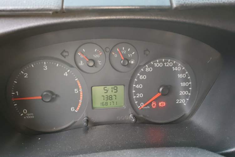 Used Ford Transit Custom 2013 2.4T Diesel Economical Logistics Vehicle Short Wheelbase Mid-Roof China III Standard