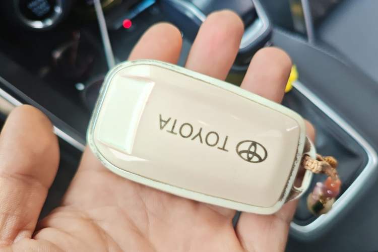 Used Toyota Venza 2023 2.0L CVT Two-Wheel Drive Luxury Edition Vehicle Key