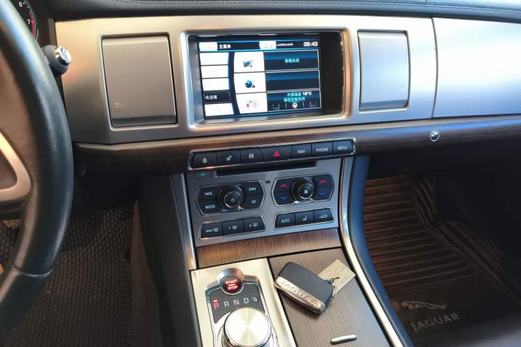 Used Jaguar XF 2015 XF 2.0T Prestige Edition Audio And AC Panel