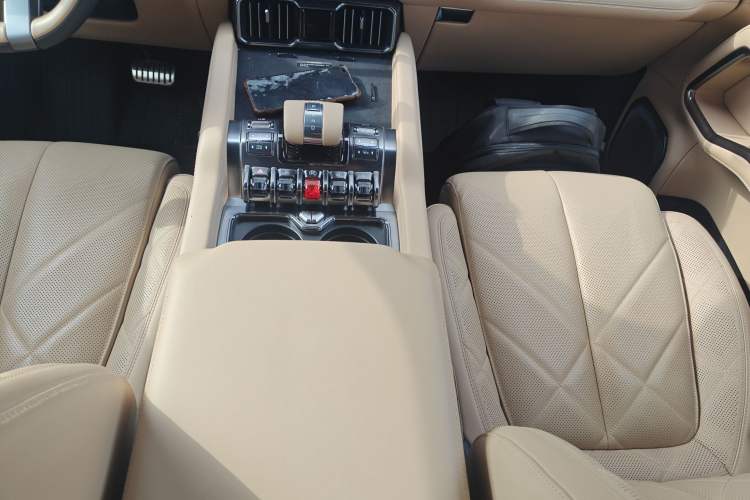 Used Formula Leopard 8 2025 Smart & Brave Flagship Edition 7 Seats