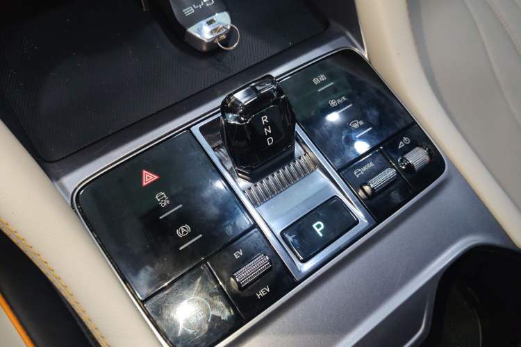 Used BYD Song PLUS New Energy 2024 HONOR Edition DM-i 71km Luxury Model Gear Lever