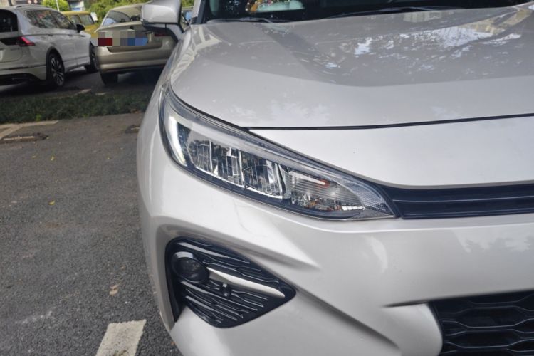 Used Toyota Wildlander 2022 2.0L CVT Two-Wheel Drive Luxury PLUS Edition Right Front Headlight