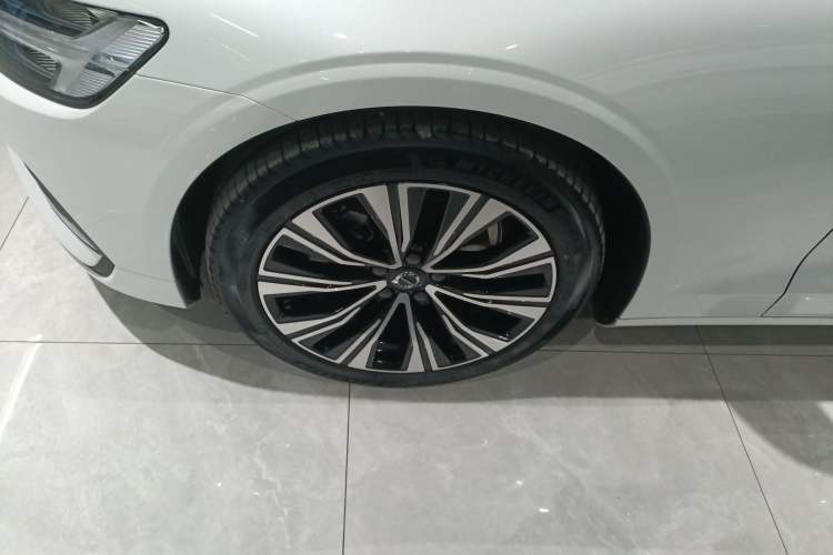 Used Volvo S60 2023 B4 Zhiyuan Luxury Edition
