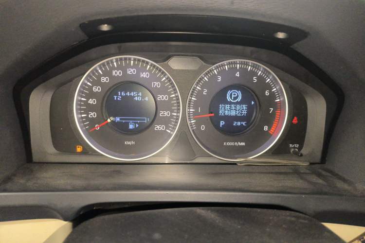 Used Volvo V60 2013 T5 Comfort Edition Instrument Cluster