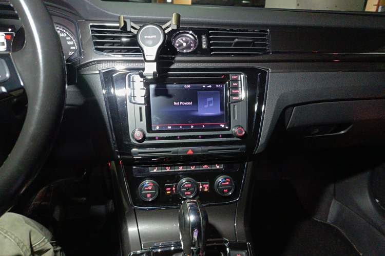 Used Volkswagen Passat 2016 330TSI DSG Prestige Edition Audio And AC Panel