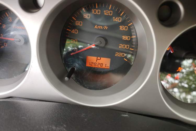 Used Dongfeng Aeolus H30 2010 1.6L Automatic ZunYa Trim
