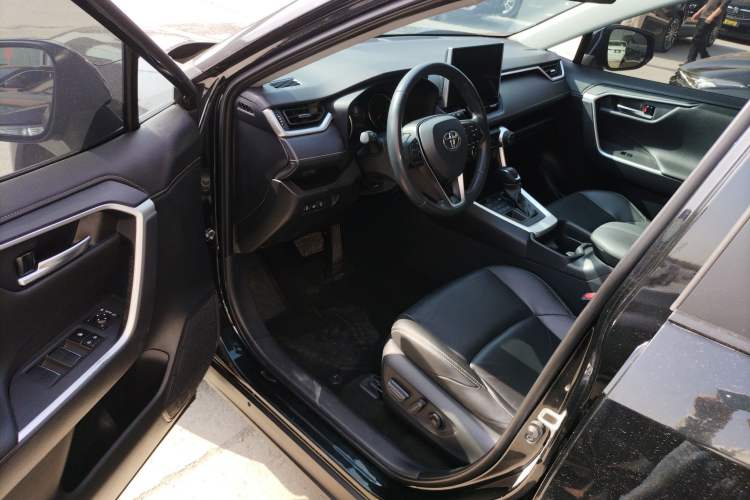 Used Toyota Wildlander 2022 2.0L CVT 4x4 Luxury PLUS Edition
