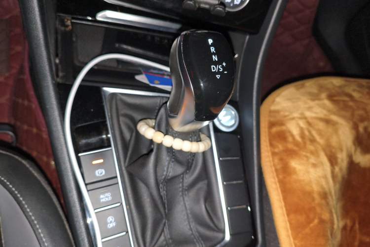 Used Volkswagen Sagitar 2019 200TSI DSG Comfort Version China VI Standard Gear Lever