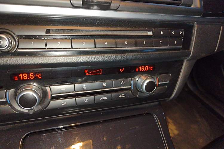 Used BMW 5 Series 2014 520Li Elegant Model
