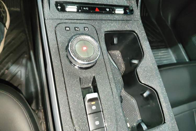 Used Wuling Xingguang 2024 Co-Creation Edition 510 Advanced Model Gear Lever