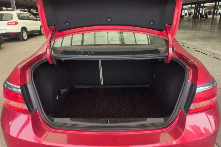 Used Buick GT 2013 GT 1.6L Automatic Fashion Edition Trunk