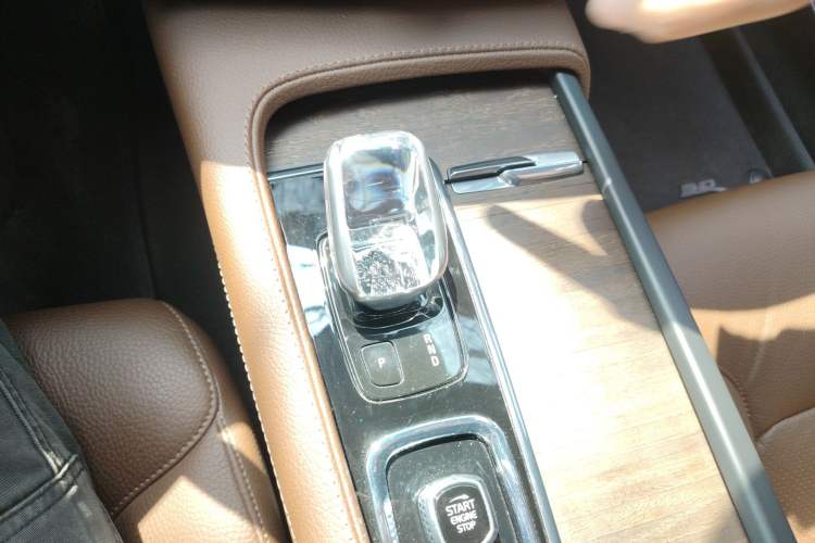 Used Volvo V90 2021 Cross Country B5 AWD Smart Range Edition Gear Lever