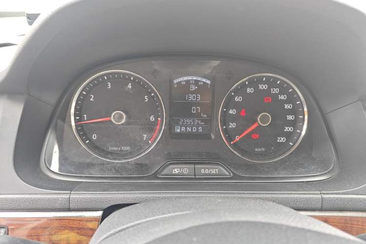 Used Volkswagen Lavida 2013 1.6L Automatic Luxury Edition Instrument Cluster