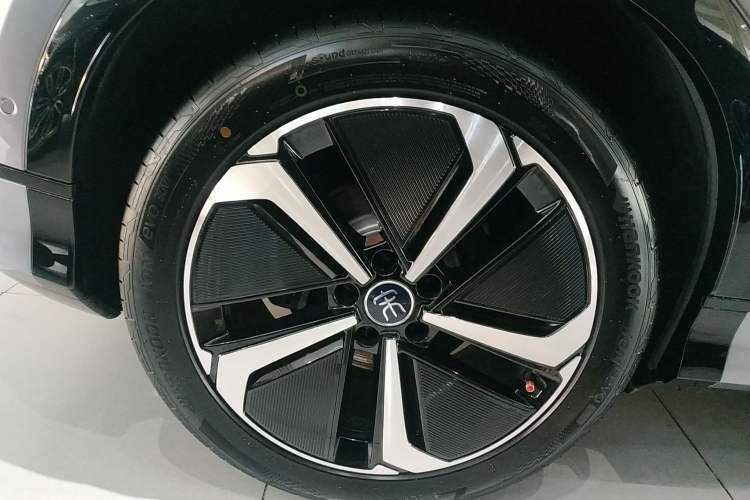 Used BYD Song L EV 2024 662 km Excellence Version Right Rear Wheel Hub