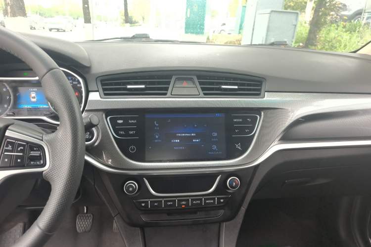 Used Geely Auto Emgrand 2017 Sedan Million Edition 1.5L Manual Upward Connect Version Audio And AC Panel
