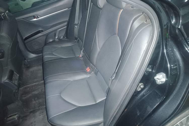 Used Toyota Camry 2021 2.0G Luxury Edition
