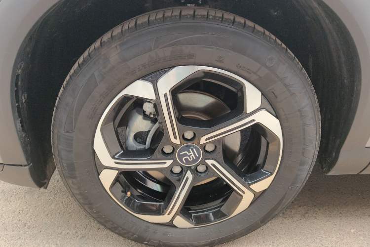 Used BYD Yuan PLUS 2025 Intelligent Driving Version 510 km Leading Edition Left Front Wheel Hub