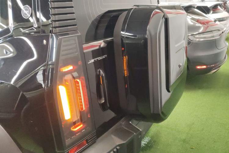 Used JETOUR Traveler 2023 2.0T All-Wheel-Drive CrossPRO
